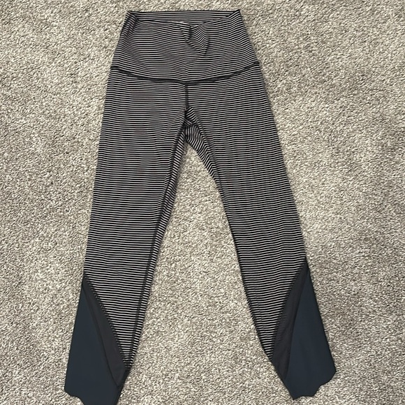 Lululemon Wunder Under Scalloped Hem High Rise Crop 23”Luxtreme - Picture 2 of 4
